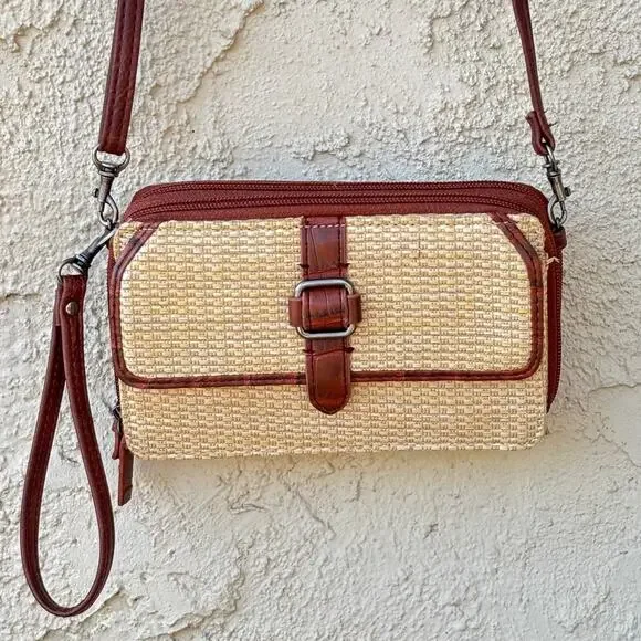 Bueno Solid Woven Flap Pocket Crossbody Bag - Picture 4 of 8